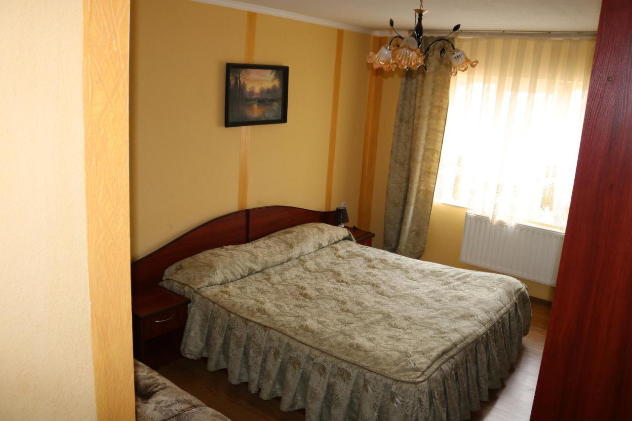 Готель ***Феєрія Tyachiv Esterno foto