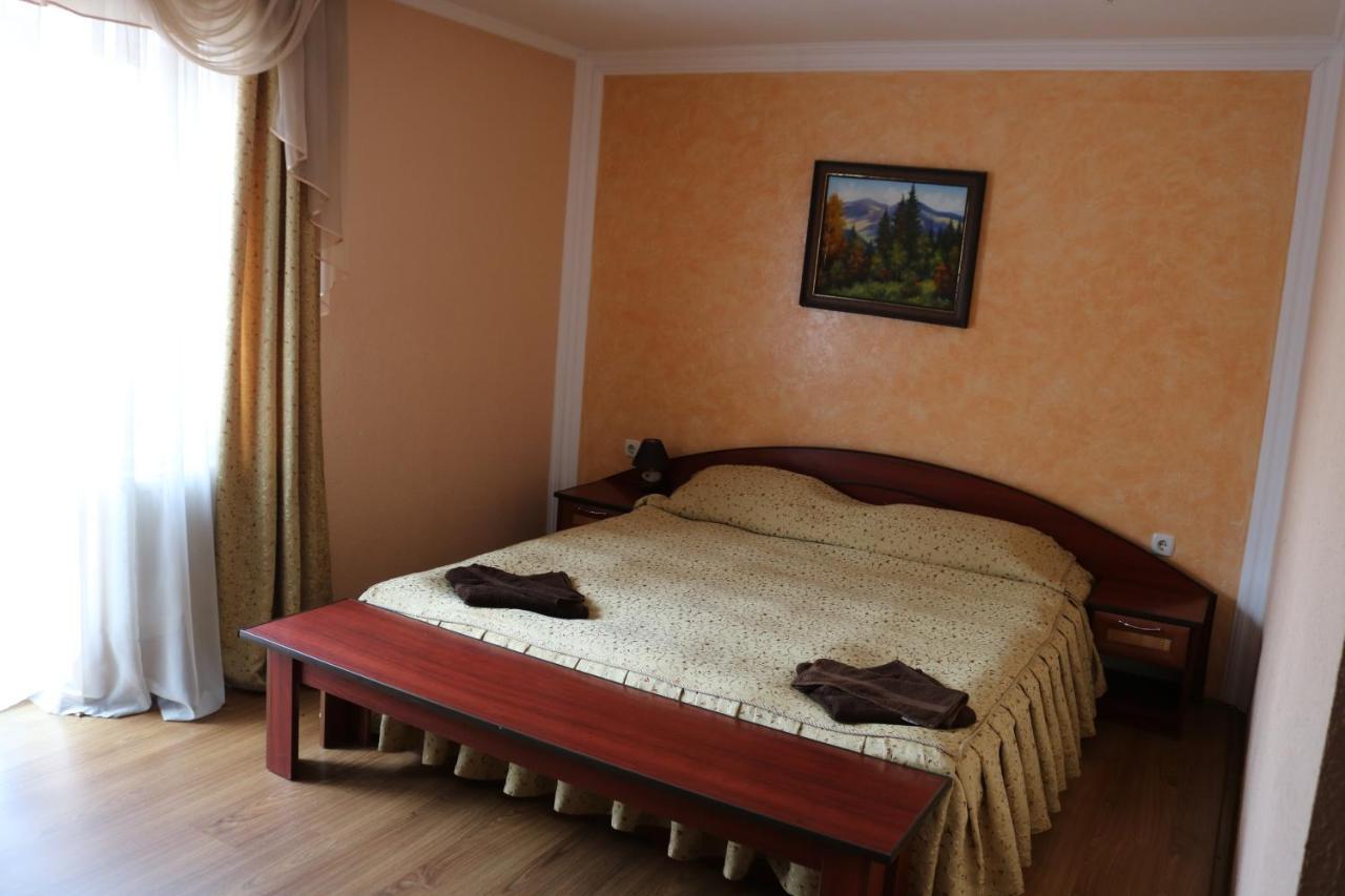 Готель ***Феєрія Tyachiv Esterno foto